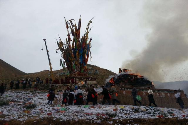 自然与宗教：神山圣水的信仰传承,智能方案精准实践_崭新版66.41.80