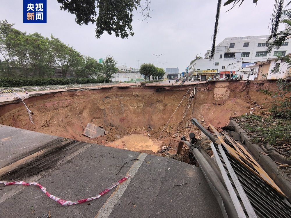 施工现场地面坍塌致13人失联，紧急救援与事故反思