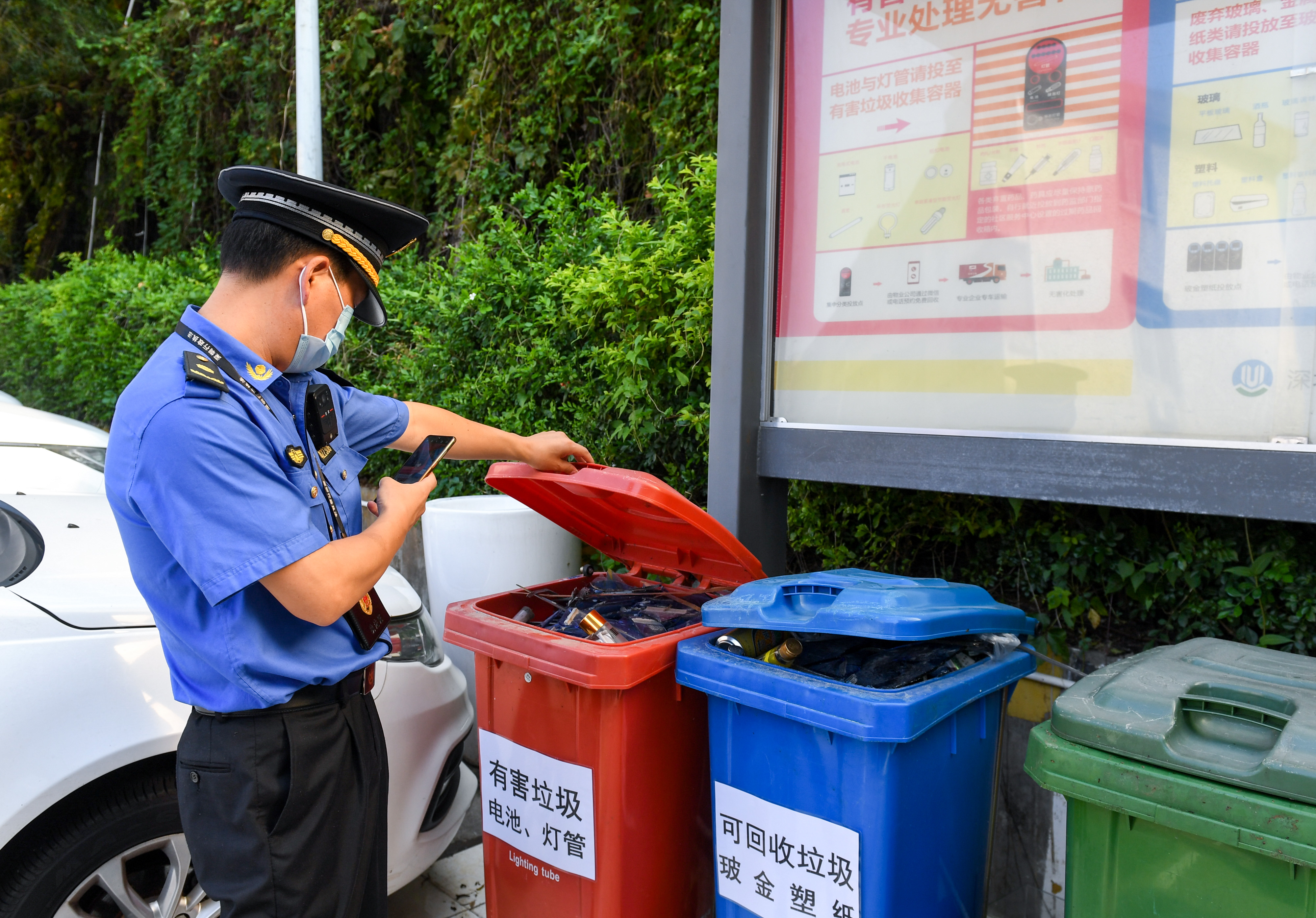 深圳垃圾分类全面推行，市民参与度迈入新篇章