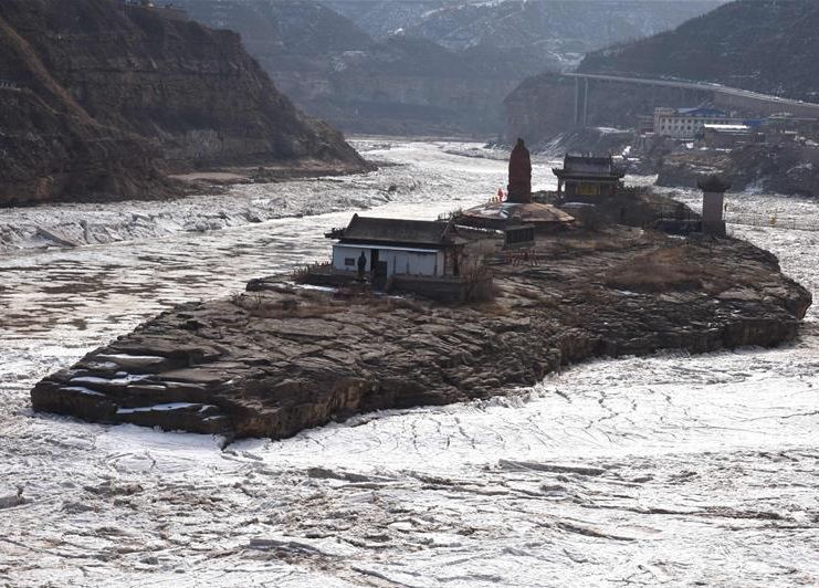 黄河壶口段流凌封河——自然与文化交织的壮丽景象