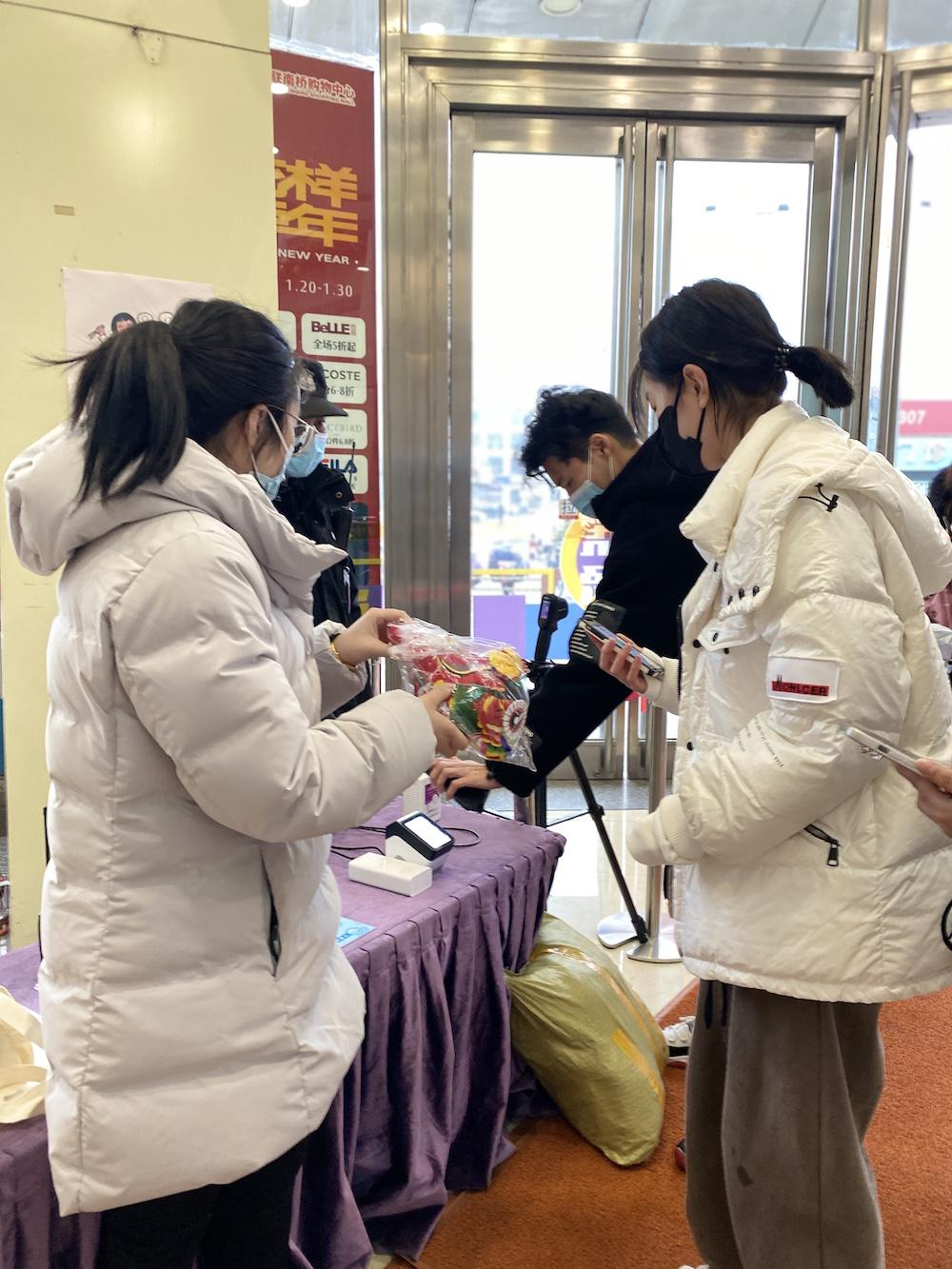 岁末年初消费季助力市场活力复苏，多地掀起消费热潮