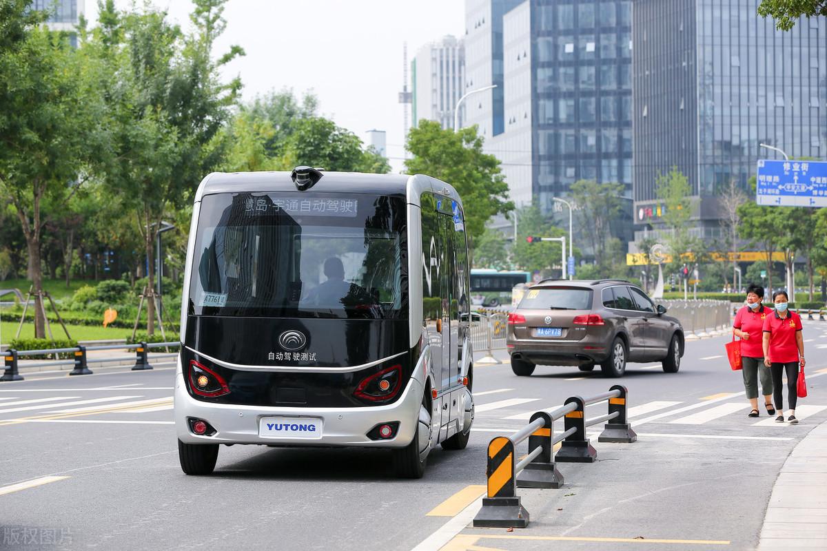 自动驾驶汽车，提升城市交通系统智能化之道